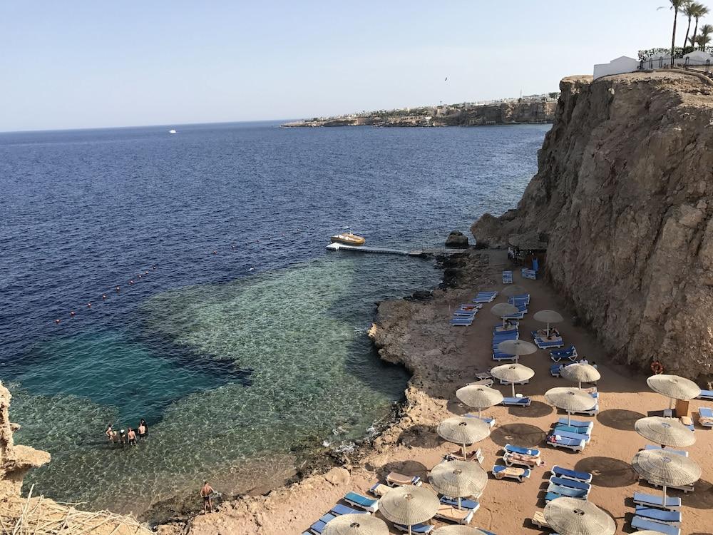 شارمينج إن منتجع 4*